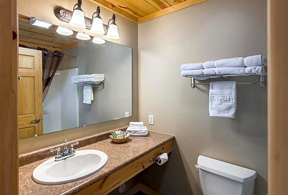 Rock Crest Lodge & Cabins