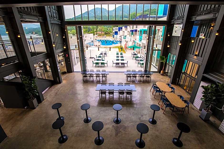 Parotia waterhouse hotel