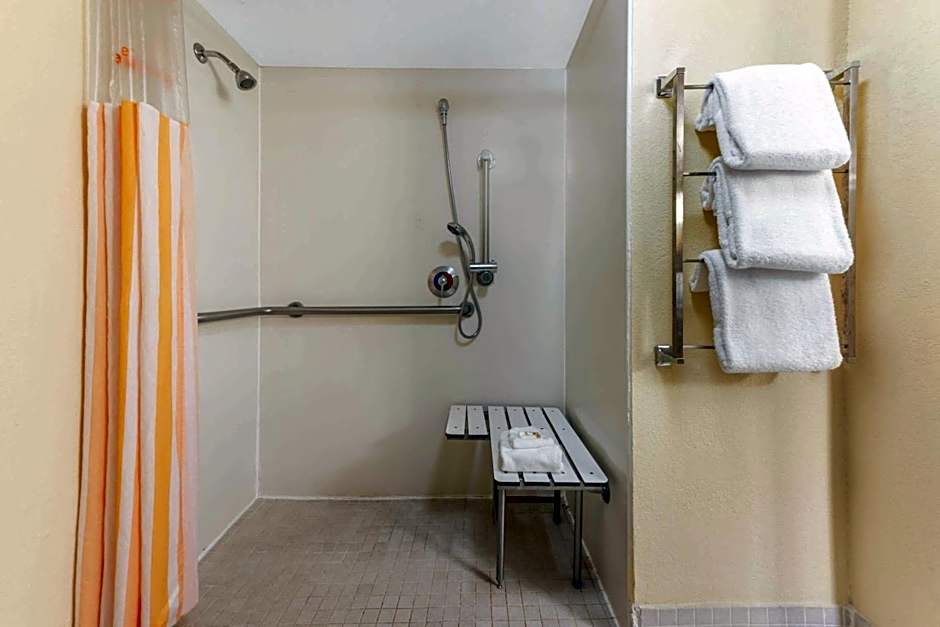 La Quinta by Wyndham Fort Lauderdale Pompano Beach – Fort Lauderdale, FL
