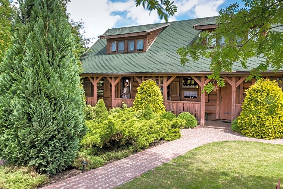 DOMKI POD JARZĘBINĄ