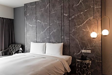 Deluxe Garage Double Room