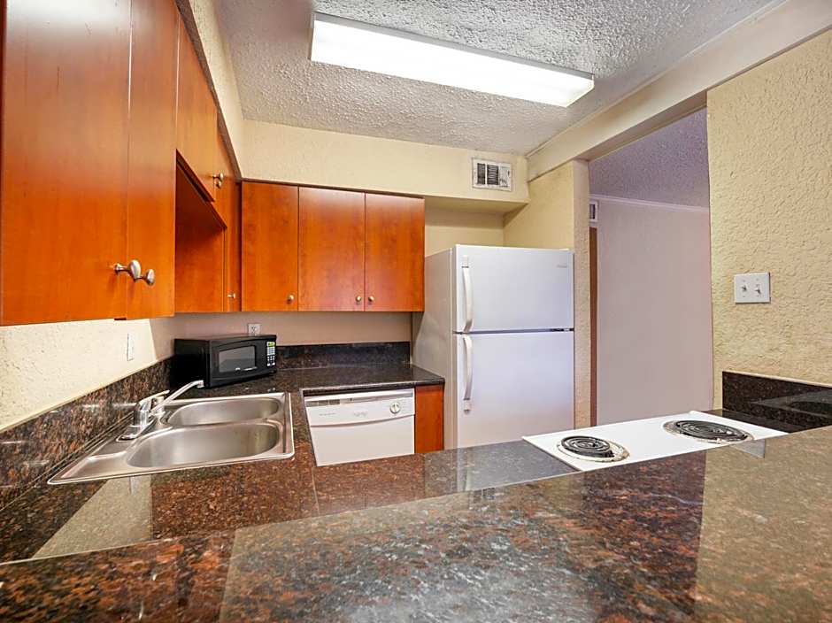 OYO Hotel & Apartments Houston Galleria