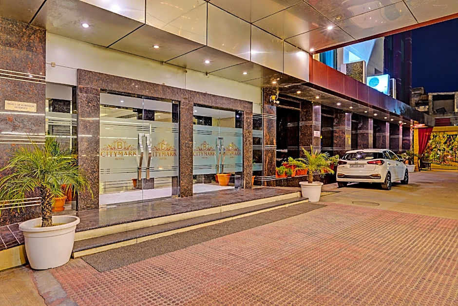 Super Townhouse OAK Hotel City Mark Gurgaon