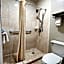 Scottish Inn & Suites