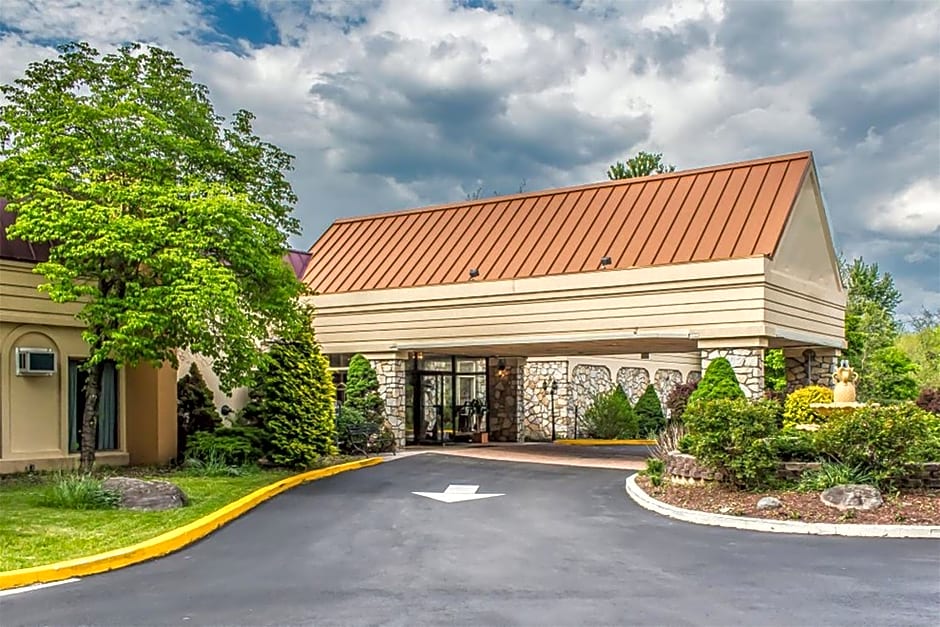 FairBridge Inn & Suites Poconos