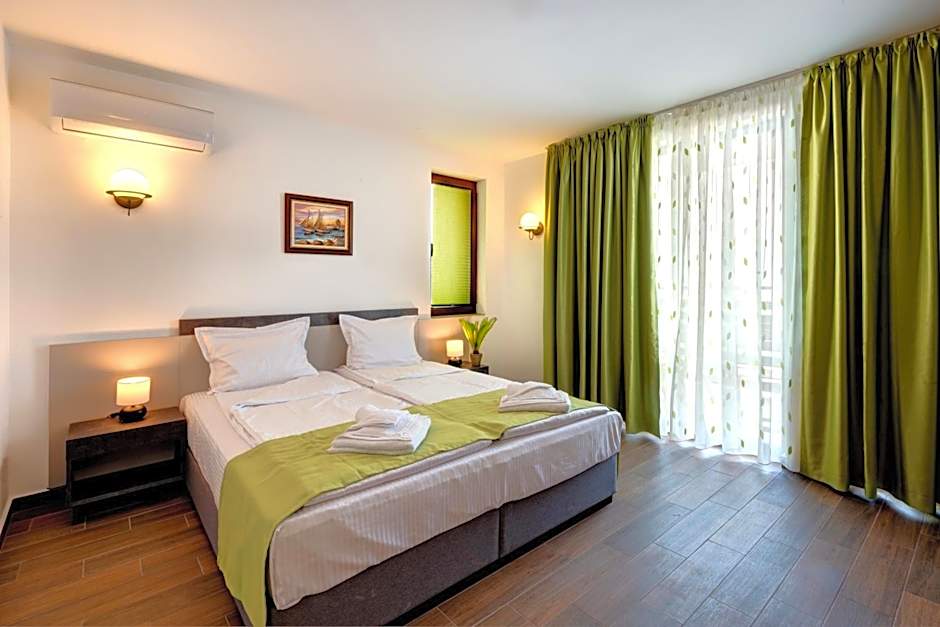 Panorama Blue Family Hotel and Free parking