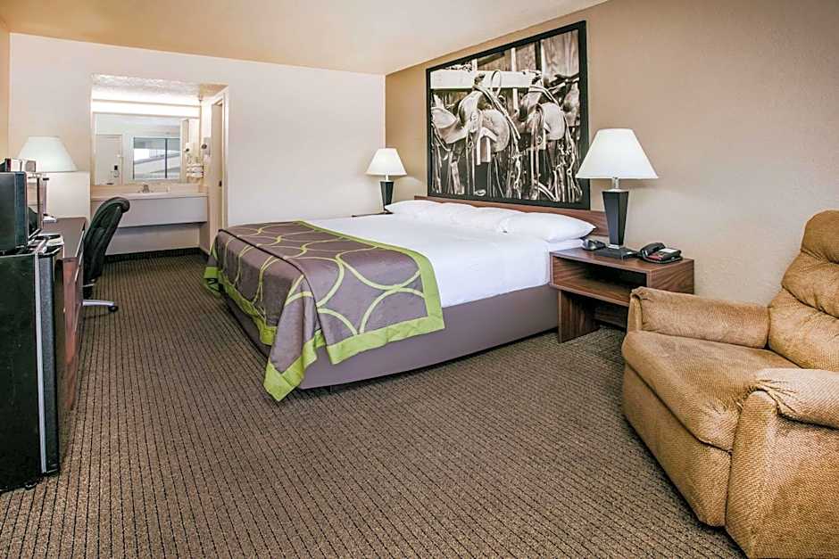 Super 8 by Wyndham Oklahoma Airport Fairgrounds West
