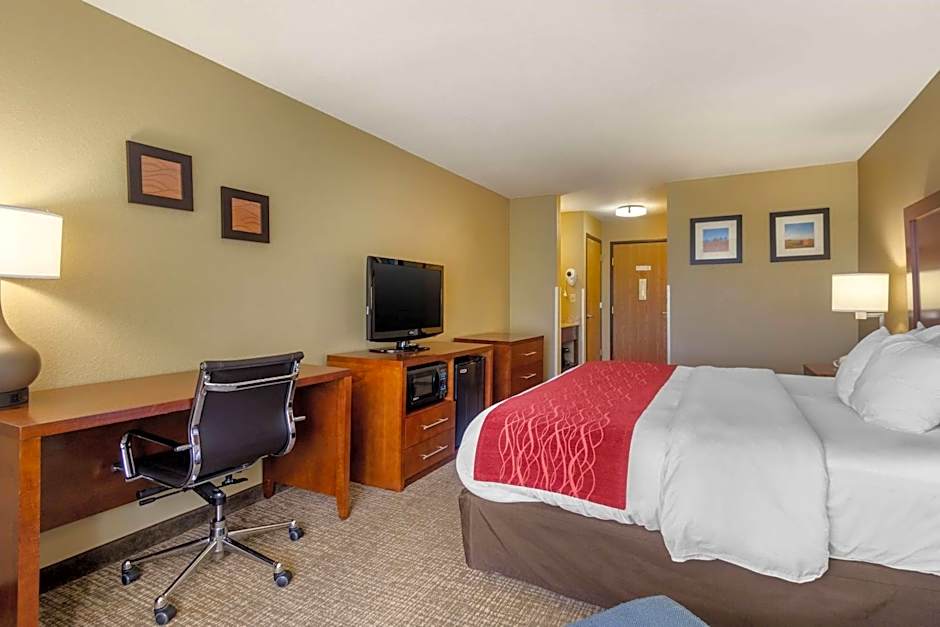 Comfort Inn & Suites Pittsburg KS