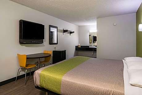 1 King Bed | Non-Smoking, Mini Fridge