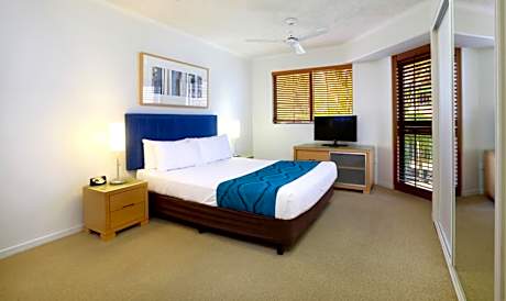 Three-Bedroom Apartment with Balcony