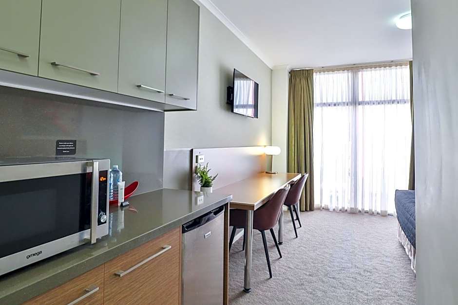 Indulge Apartments - Ontario