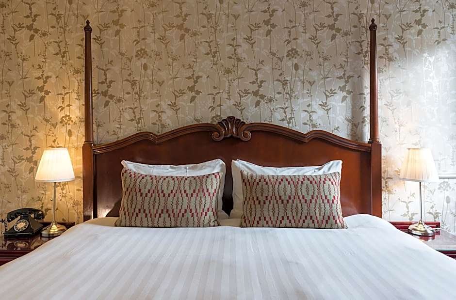 The Crown Manor House Hotel