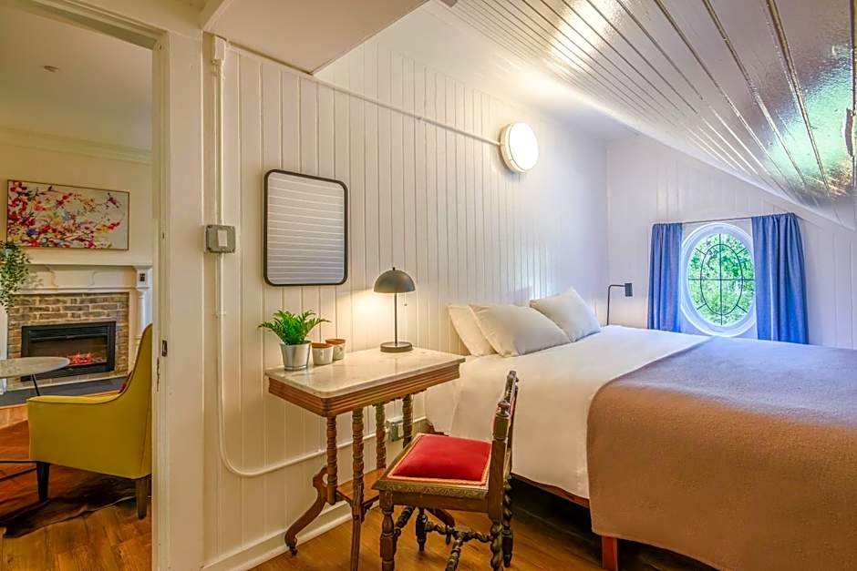 Cedar Gables Inn