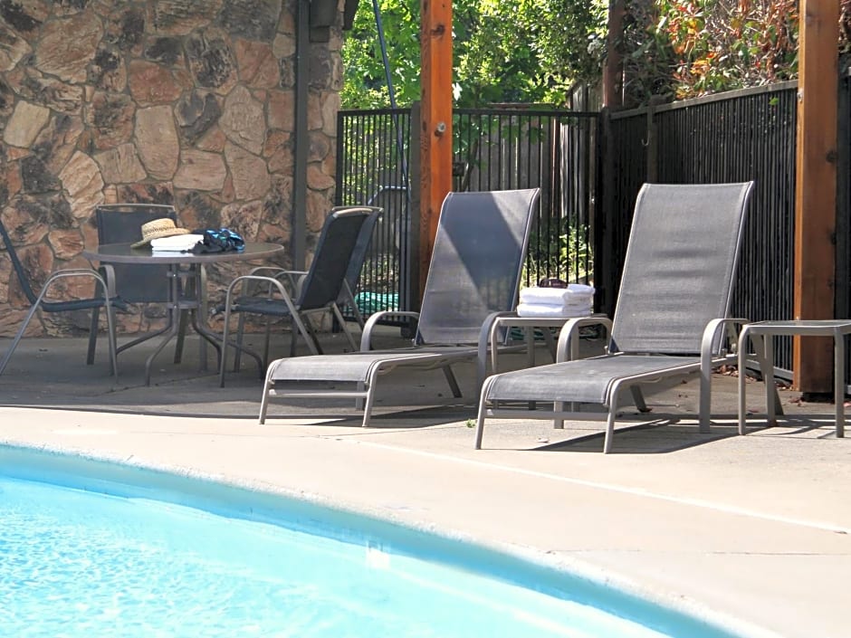 Riverside Inn