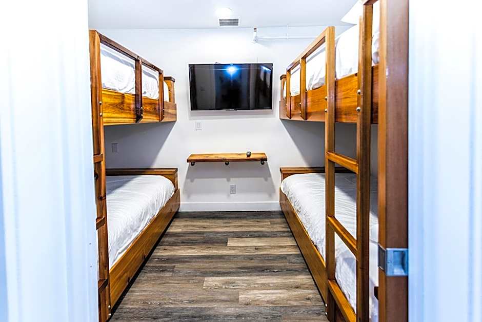 Crash Hotel Squamish