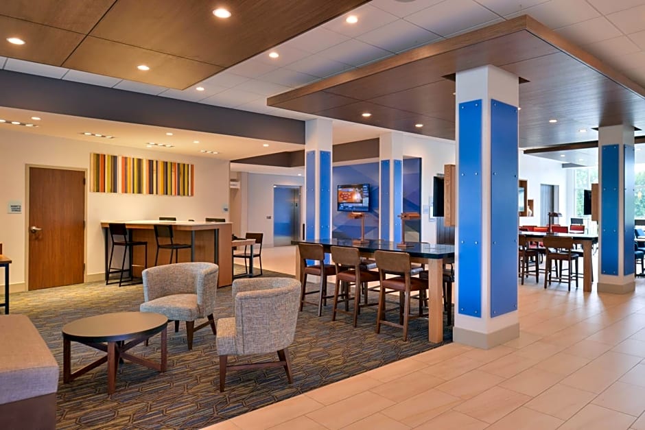 Holiday Inn Express & Suites OMAHA AIRPORT