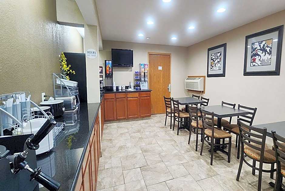 Super 8 by Wyndham Newton