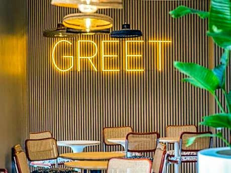 greet hotel Salon de Provence