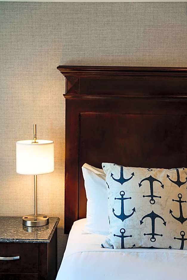 Newport Beach Hotel And Suites