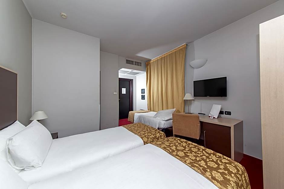 Photo 1 of 6 of Triple Room