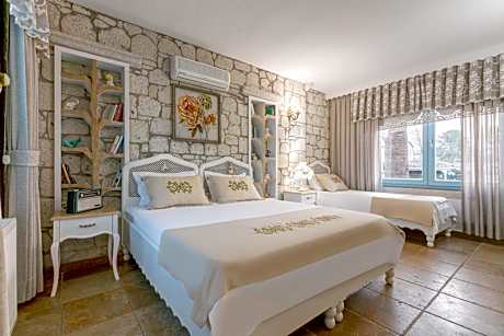 Triple Room- Pool View