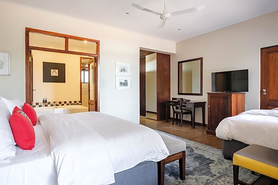 Casterbridge Hollow Boutique Hotel