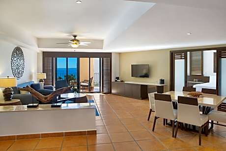 Club One-Bedroom Master Suite with Ocean View