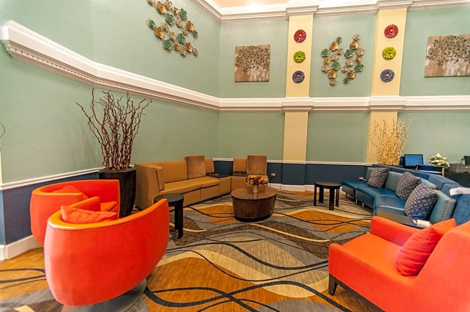 Fifth Season Inn & Suites