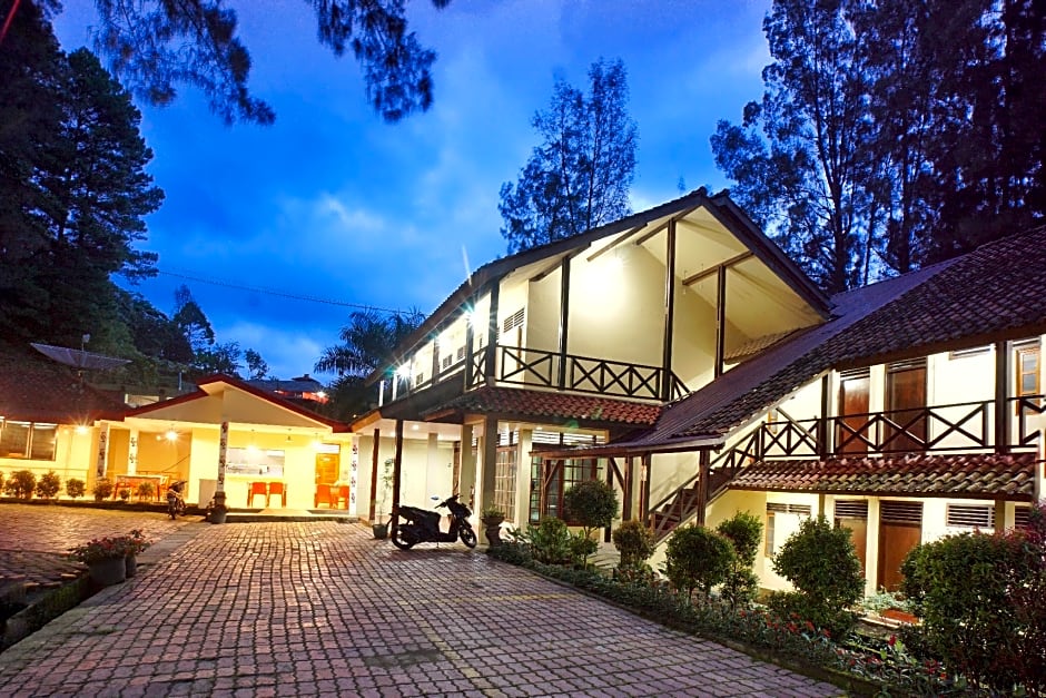 Pandu Lakeside Hotel Tuktuk