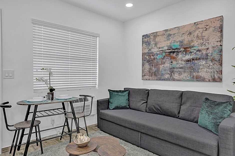 Cozy studio wbeach boardwalk steps kitchen