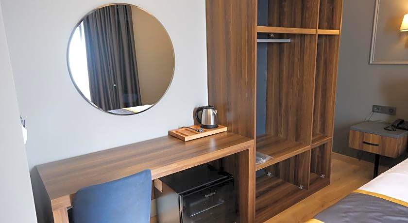 The Pearl Airport Hotel