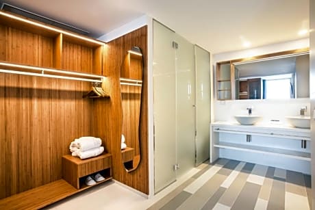 JUNIOR SUITE 2 PEOPLE PARTIAL SEA VIEW