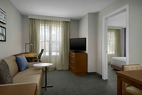 One-Bedroom Queen Suite with Sofa Bed - Hearing Accessible
