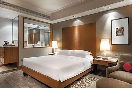 King Room with Pool View - 20% discount on Food & Beverage, Spa and Laundry