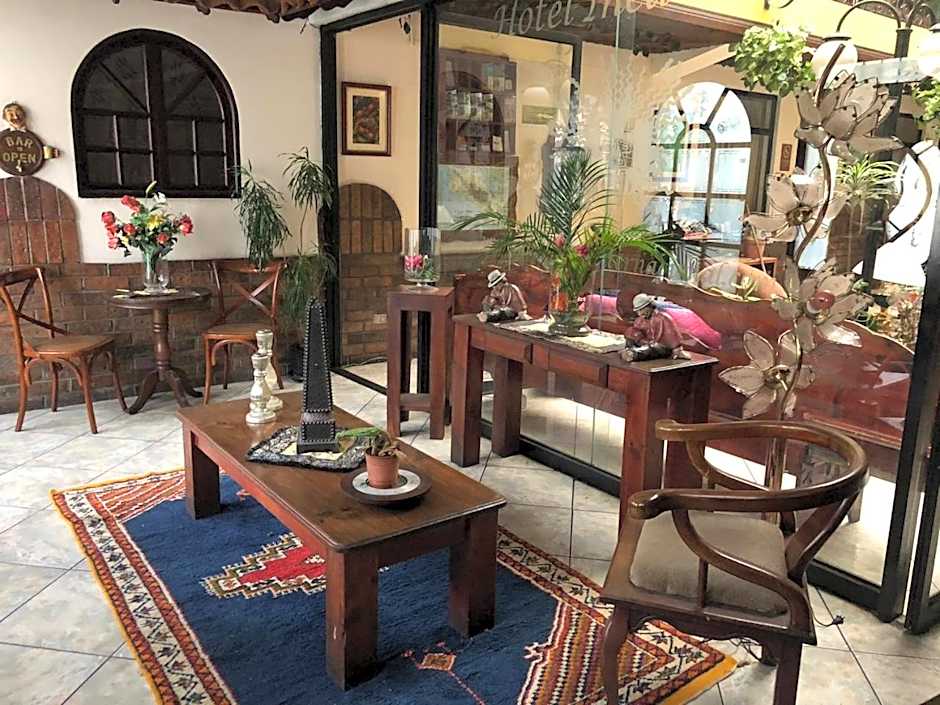 Hotel Amón Real