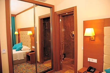 Deluxe Double or Twin Room with Garden Access
