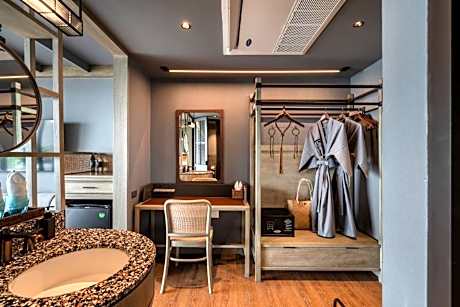 Deluxe King Room