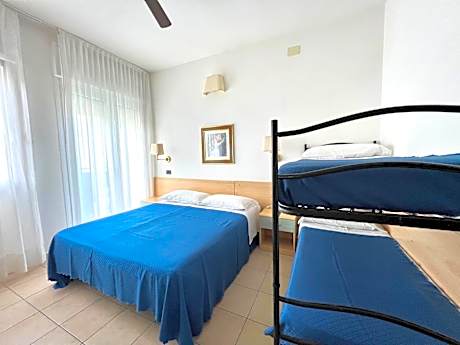 Quadruple Room with Sea View