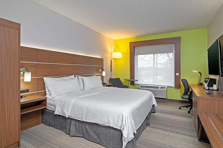Holiday Inn Express Hotel & Suites Woodbridge By IHG