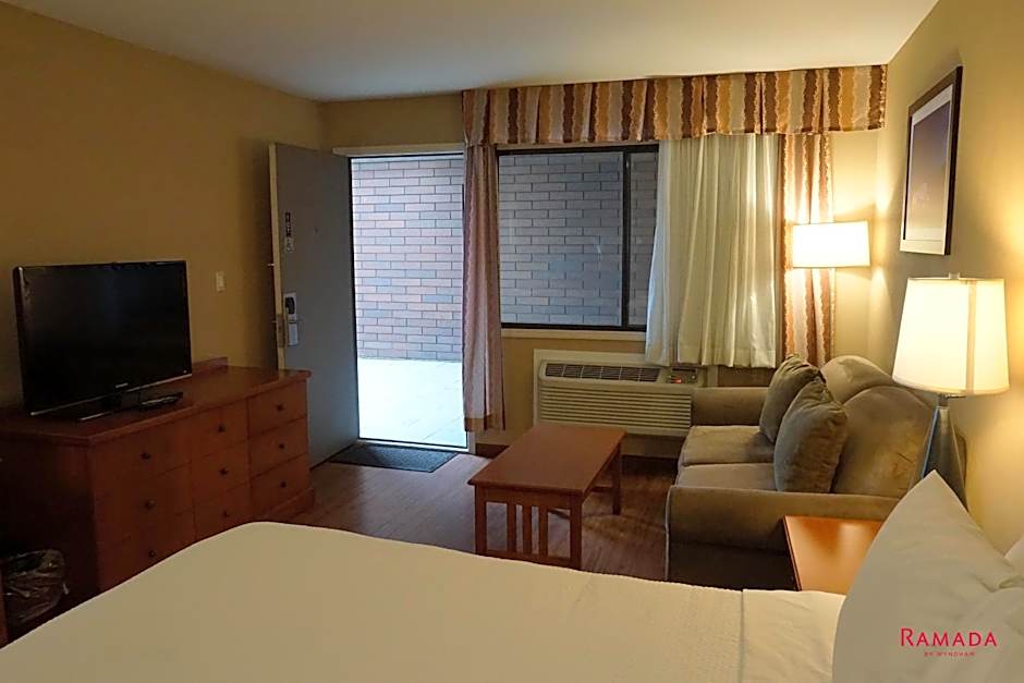 Ramada Hotel & Conference Center by Wyndham Kelowna