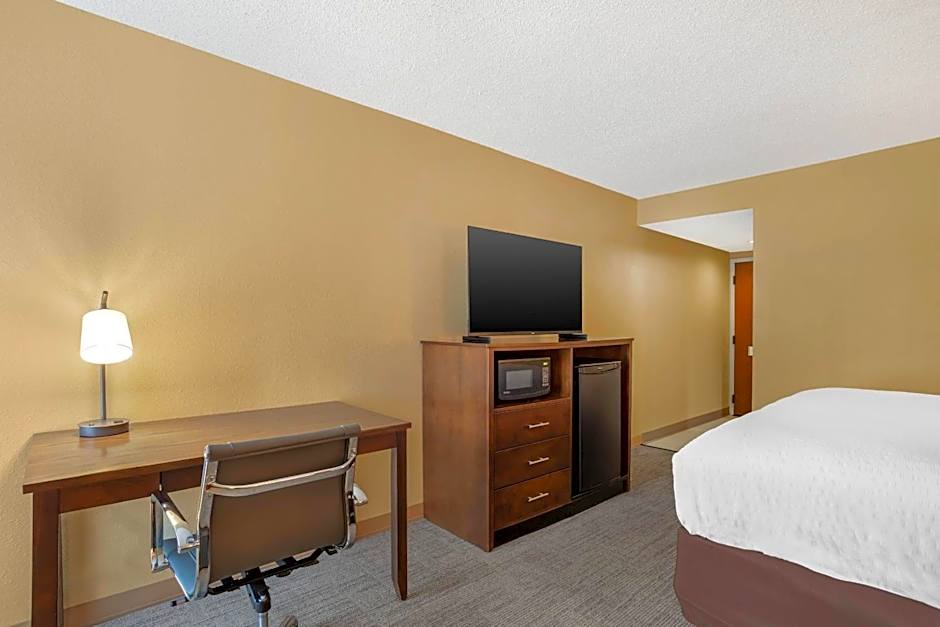 Clarion Pointe Cherokee