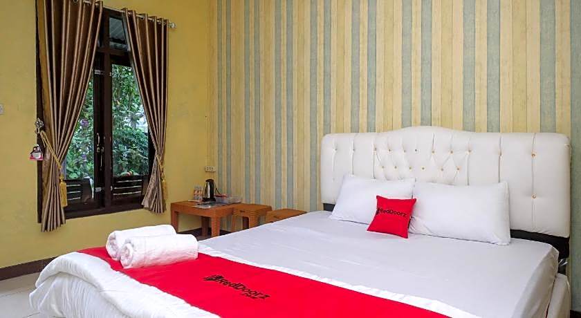 RedDoorz Syariah near Gardu Pandang Dieng