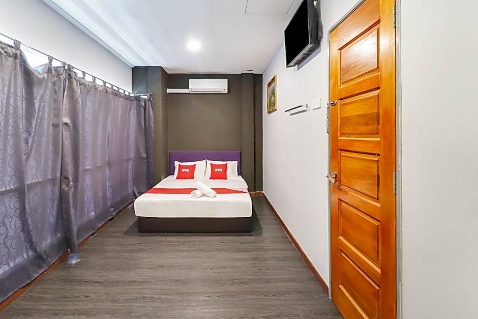 OYO 89381 Moonnight Hotel