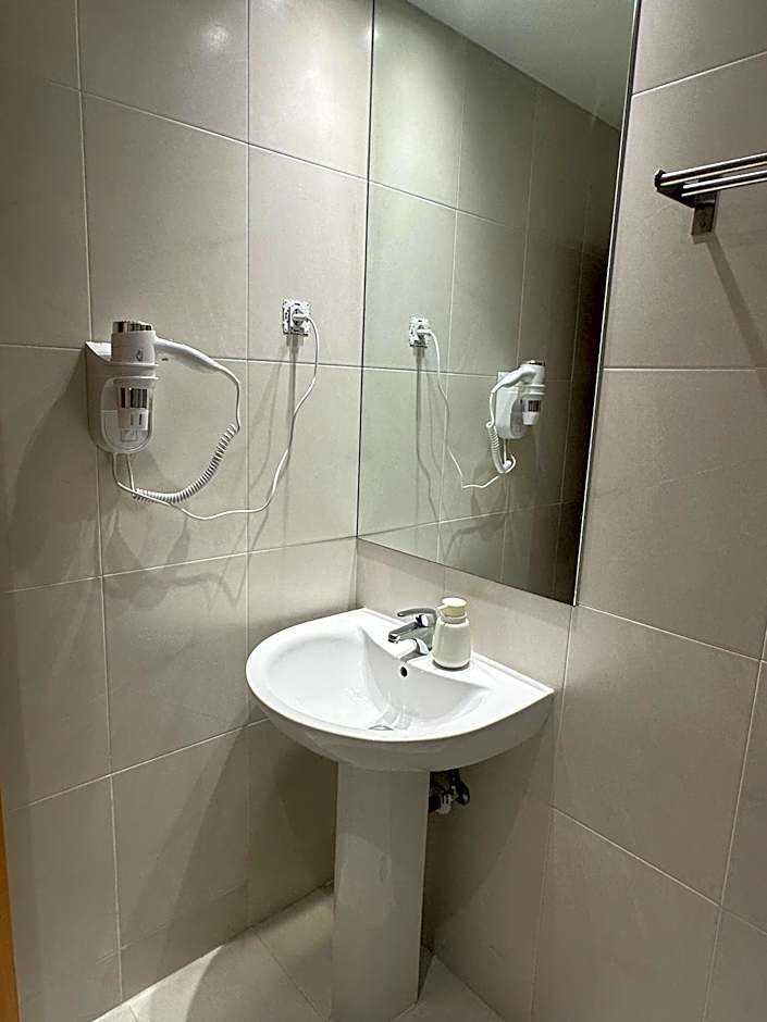 AT home Avenida del Ejercito