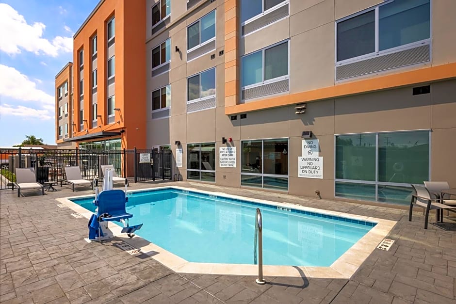 Holiday Inn Express & Suites - Hawaiian Gardens By IHG