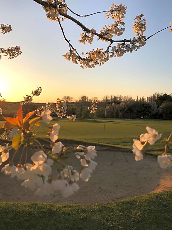 Woodland Manor Hotel