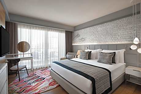 TRIPLE SUPERIOR ROOM SIDESAVIEW-POOLVIEW