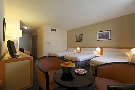 Family Room (2 Adults + 1 Child)
