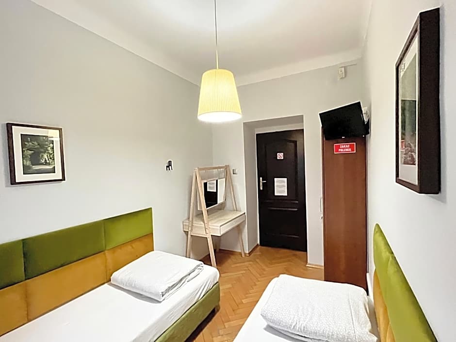 Hostel Helvetia - Private Rooms in City Center