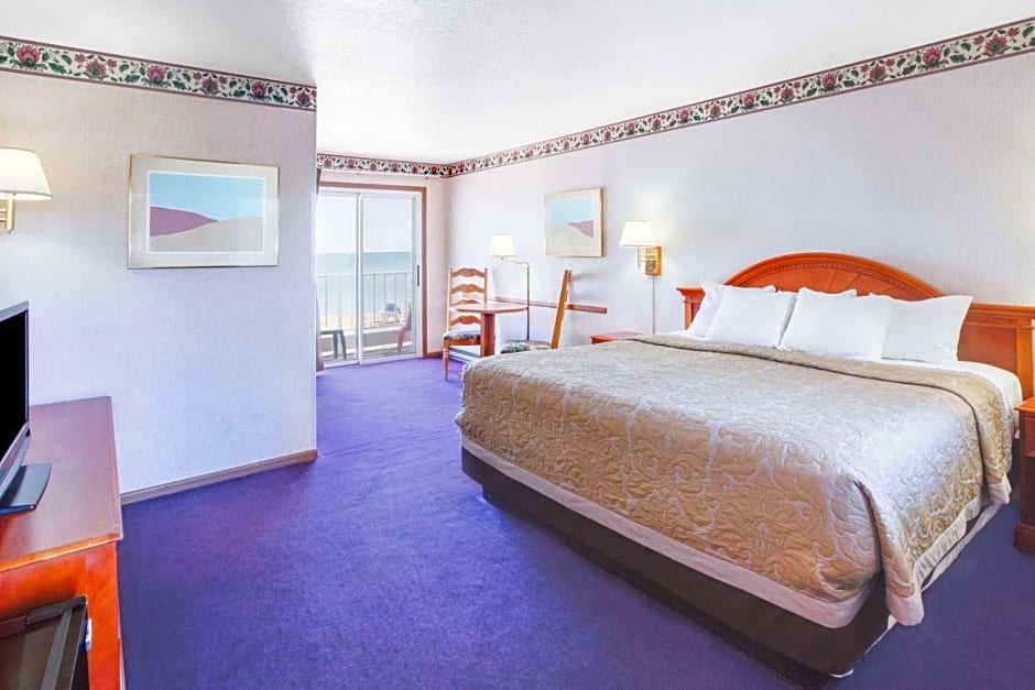 Super 8 Beachfront by Wyndham Mackinaw City, MI